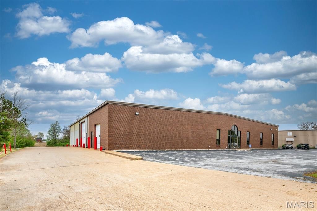 Photo of 617 Cepi Drive, Chesterfield, MO 63005 (MLS # 25057805)