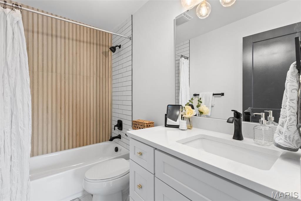 Manors at Lynstone Park - Residential
