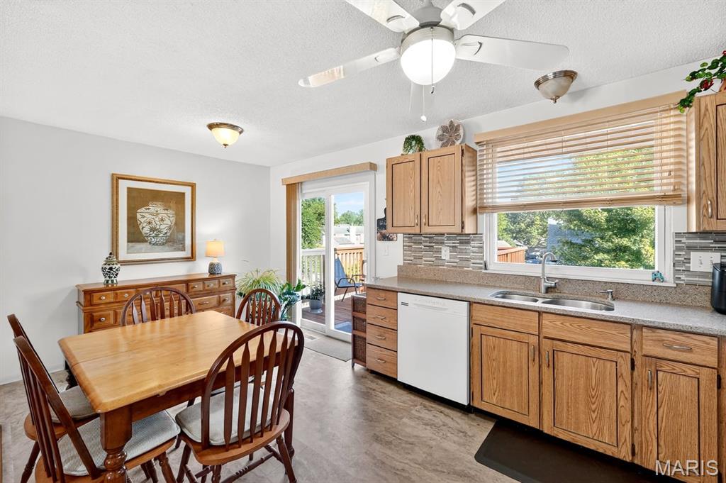 St Peters, Missouri 63376, United States, 3 Bedrooms Bedrooms, ,3 BathroomsBathrooms,Residential,Pending,212780