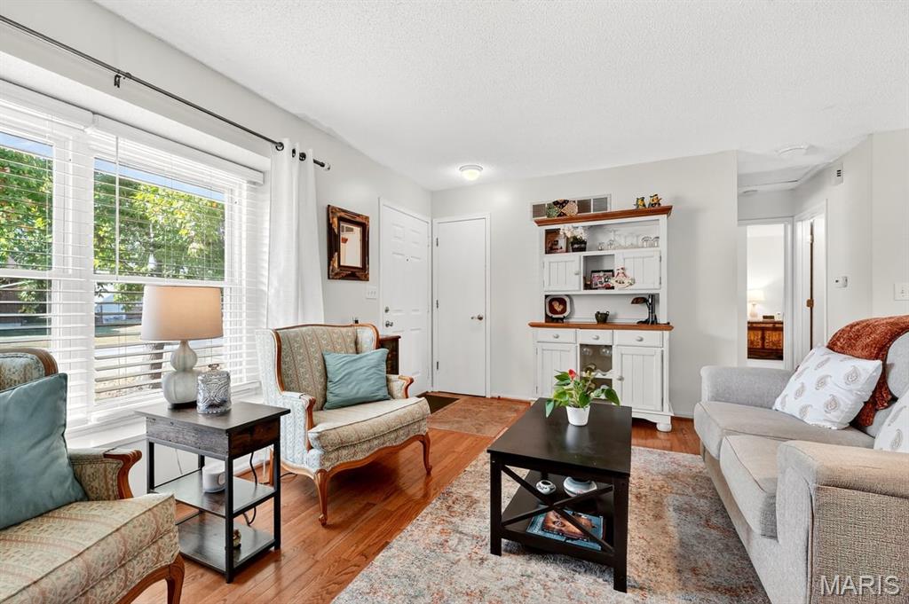 St Peters, Missouri 63376, United States, 3 Bedrooms Bedrooms, ,3 BathroomsBathrooms,Residential,Pending,212780