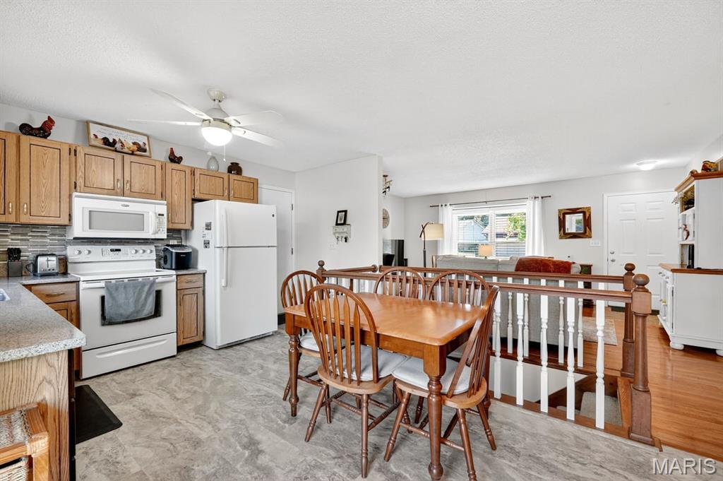 St Peters, Missouri 63376, United States, 3 Bedrooms Bedrooms, ,3 BathroomsBathrooms,Residential,Pending,212780