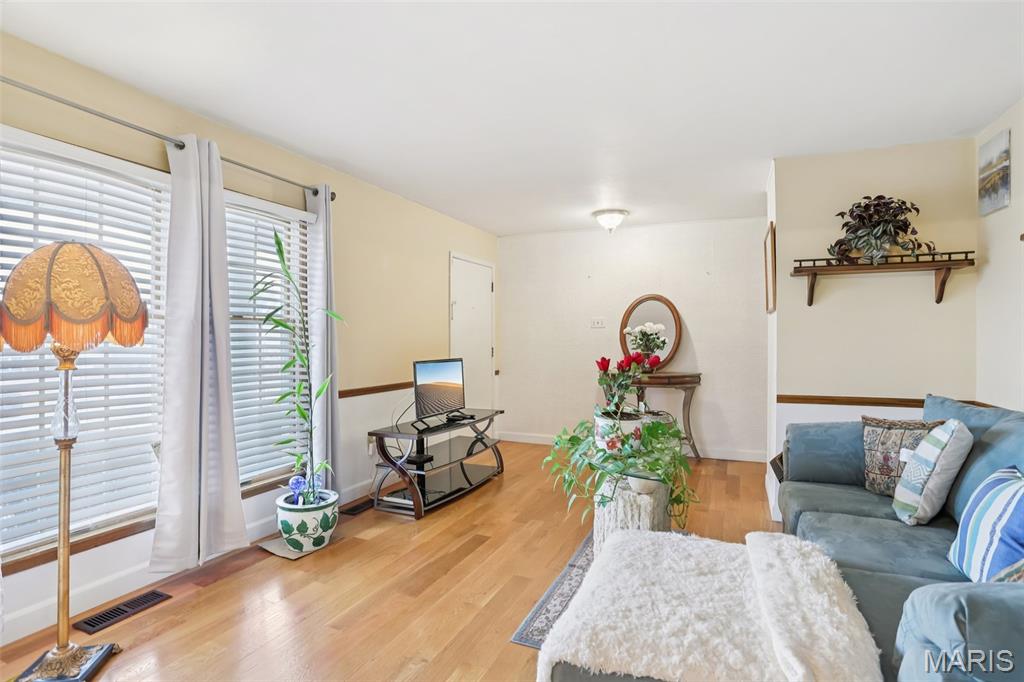 3805 Combraille Court