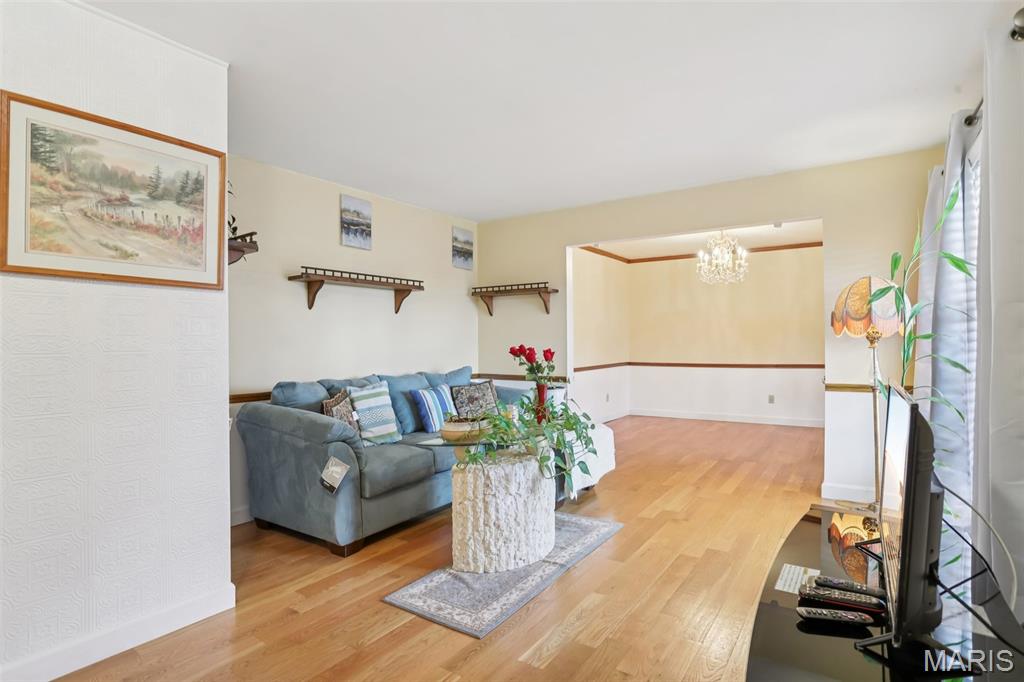 3805 Combraille Court