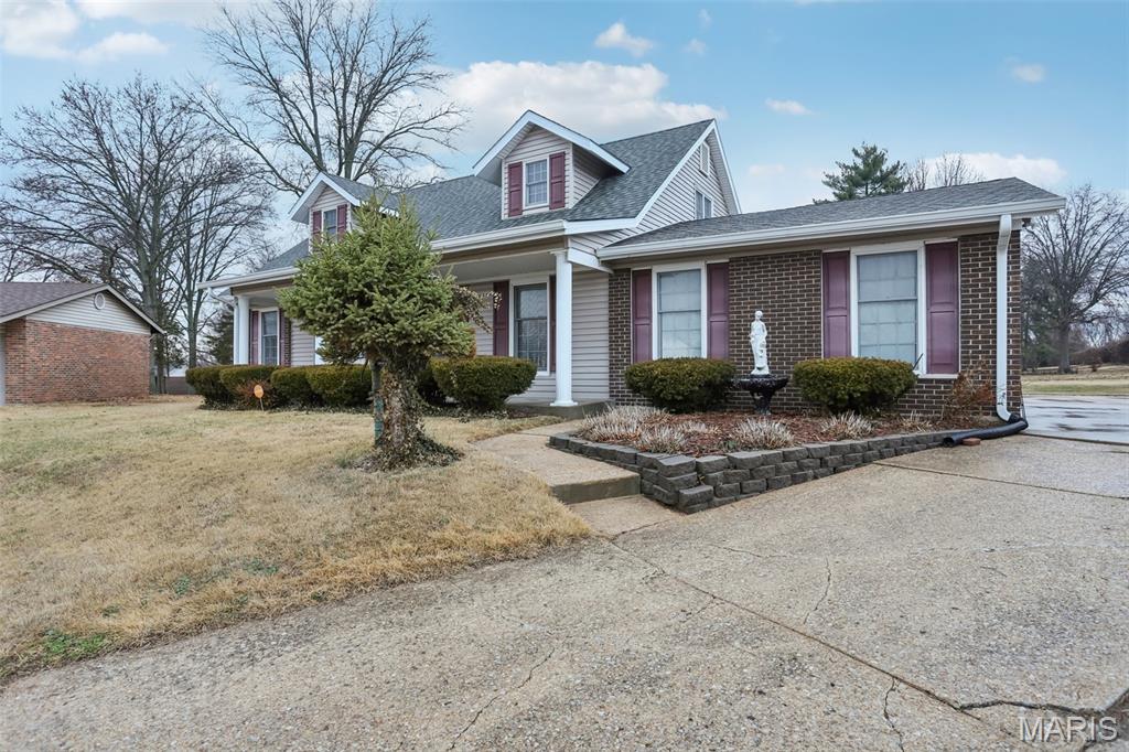 3805 Combraille Court