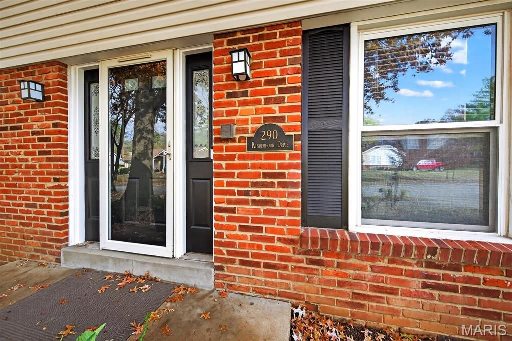 Photo of 290 Kinderhook Drive, Chesterfield, MO 63017 (MLS # 25075601)