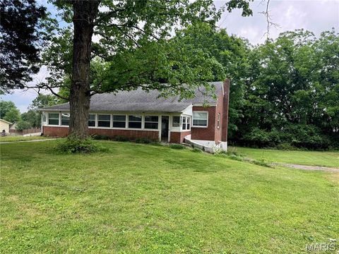 Photo of 1224 W Cape Rock Drive, Cape Girardeau, MO 63701 (MLS # 26031300)