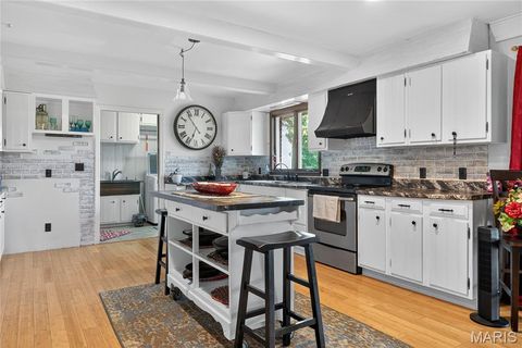 Tiny photo for 511 McWard Court 1, Bowling Green, MO 63334 (MLS # 25067462)