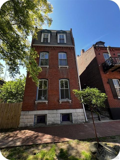 Photo of 2005 Menard Street, St Louis, MO 63104 (MLS # 26030646)