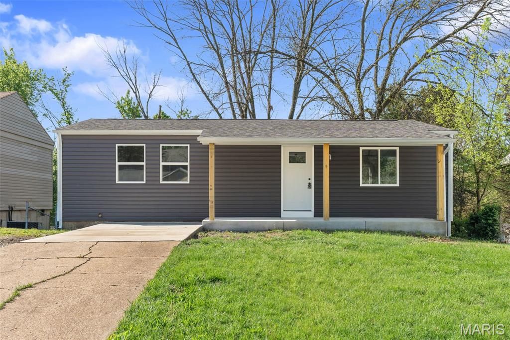 Photo of 64 Cedar Ridge Drive, Pacific, MO 63069 (MLS # 26023632)