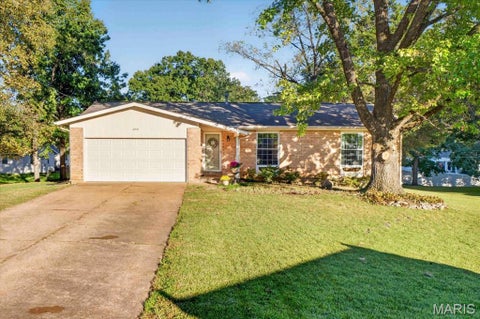 Photo of 304 Surf Court, Ballwin, MO 63021 (MLS # 26067286)