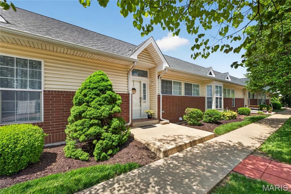 Photo of 107 Cardinal Villas Drive #1C, St Peters, MO 63376 (MLS # 26027136)