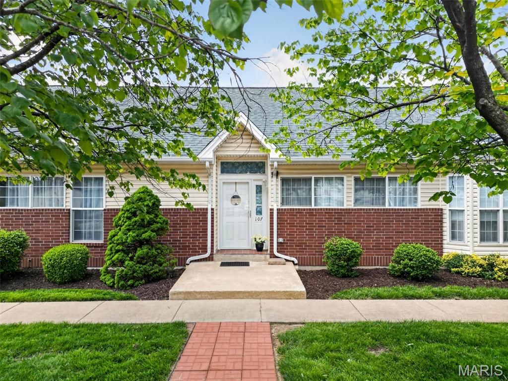 Photo of 107 Cardinal Villas Drive #1C, St Peters, MO 63376 (MLS # 26027136)