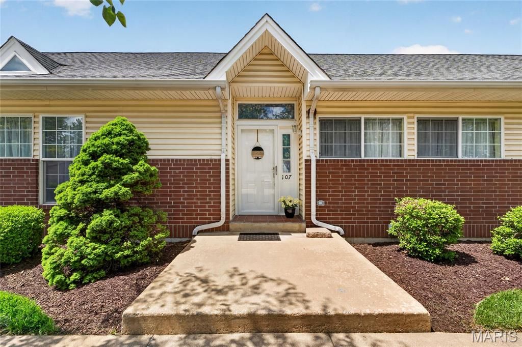 Photo of 107 Cardinal Villas Drive #1C, St Peters, MO 63376 (MLS # 26027136)