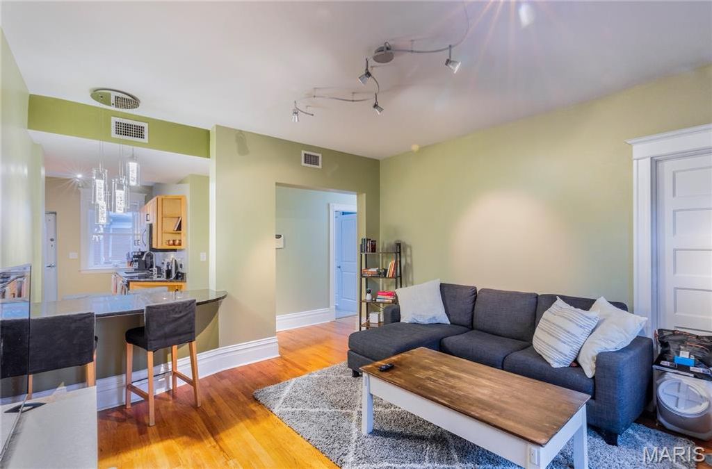 Photo of 6102 Washington Boulevard #302, St Louis, MO 63112 (MLS # 25079266)