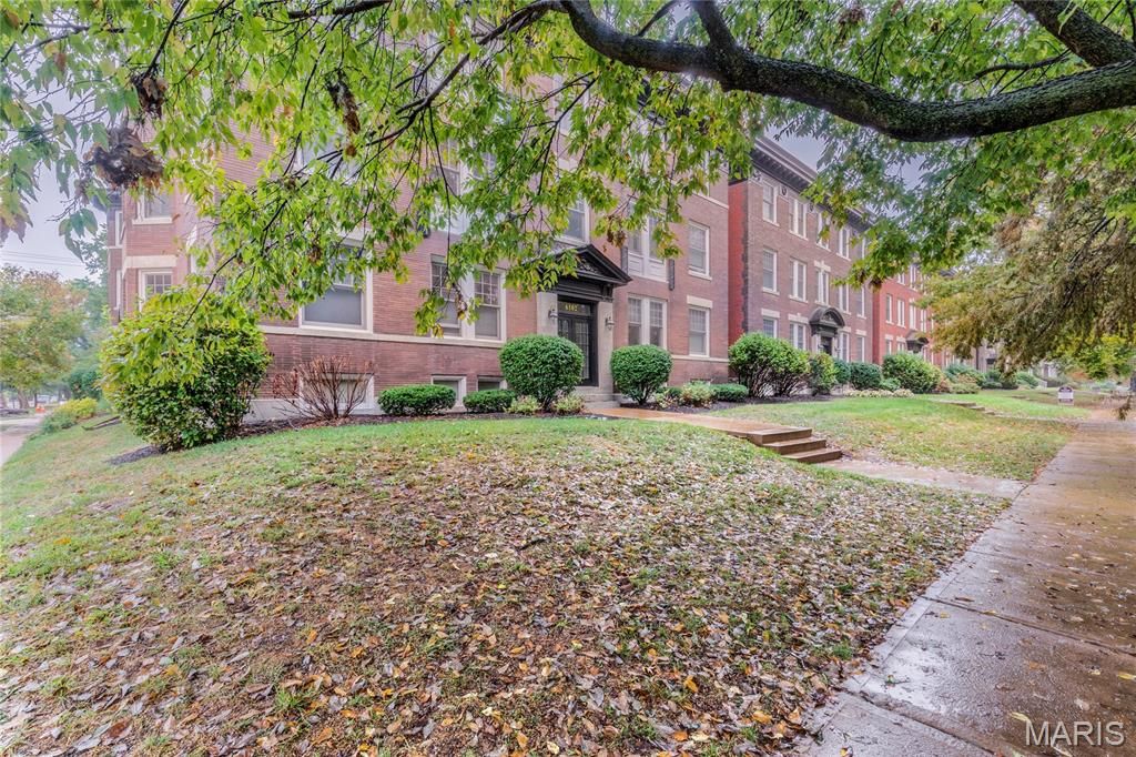 Photo of 6102 Washington Boulevard #302, St Louis, MO 63112 (MLS # 25079266)