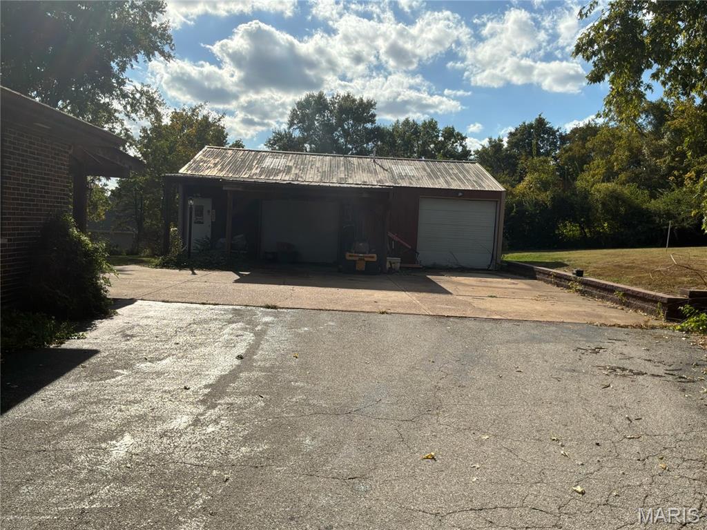 1435 & 1421 Schoettler Road
