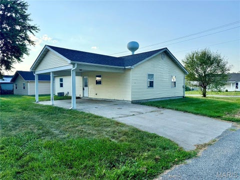 Tiny photo for 1201 W Locust Street, Bowling Green, MO 63334 (MLS # 26055167)