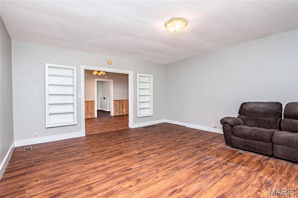 7000 Twin River Road