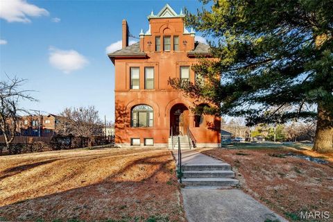 1827 S Compton Avenue St Louis MO 63104