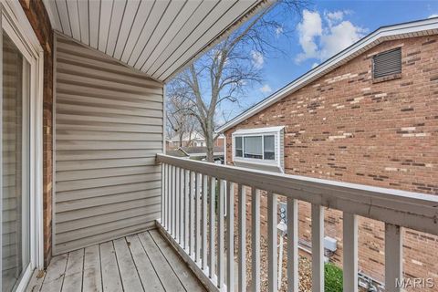 Tiny photo for 425 S Geyer Road #G, Kirkwood, MO 63122 (MLS # 25080370)