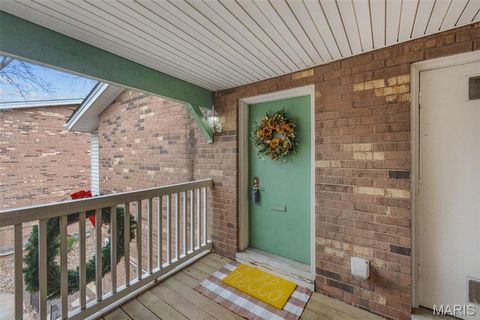 Photo of 425 S Geyer Road #G, Kirkwood, MO 63122 (MLS # 25080370)