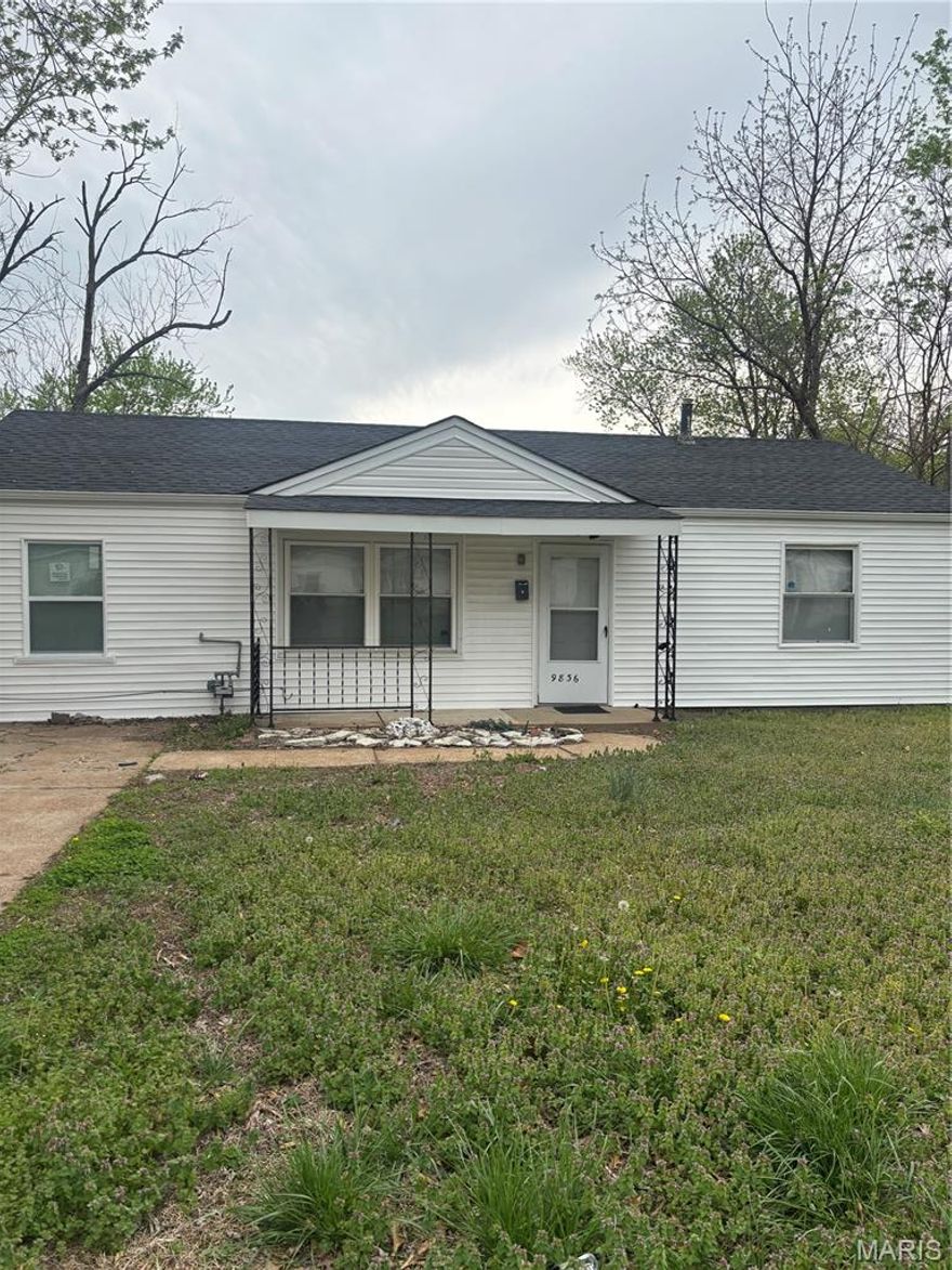 This well-maintained 3-bedroom, 1-bath home is a great opportunity for an investor seeking immediate cash flow or a buyer looking for a move-in ready property. Featuring brand-new siding and fresh carpet throughout, the home offers a clean, updated interior with a functional layout and comfortable living space. With key improvements already completed, this property is a low-maintenance addition to any portfolio. Don’t miss out on this solid investment opportunity!