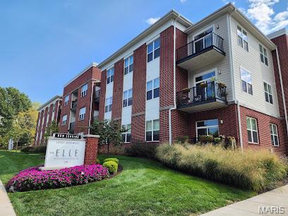 Tiny photo for 226 E Lockwood Avenue #215, St Louis, MO 63119 (MLS # 26057530)