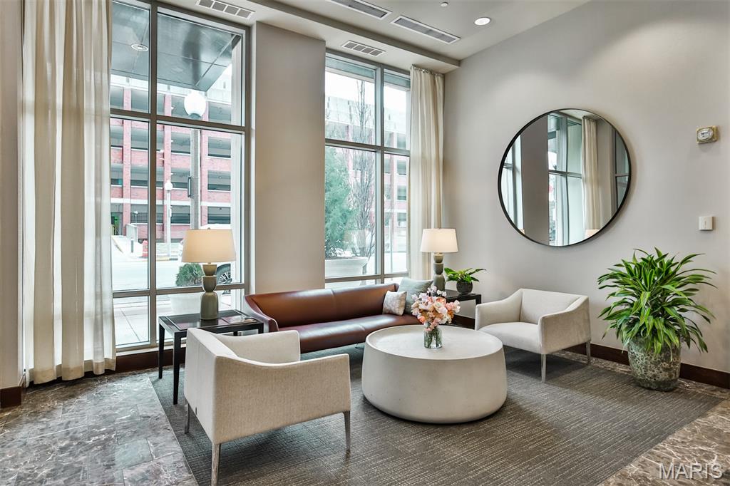 4909 Laclede Avenue 1401