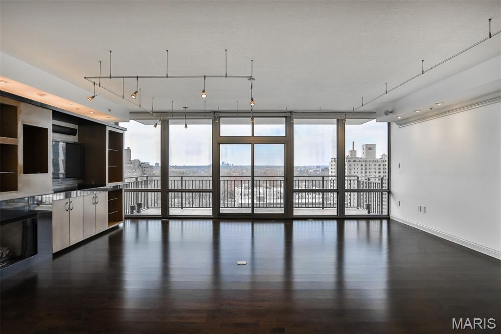 Park East Tower - Residential