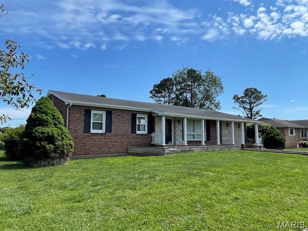 Photo of 7 Hillcrest Drive, Fredericktown, MO 63645 (MLS # 26029649)