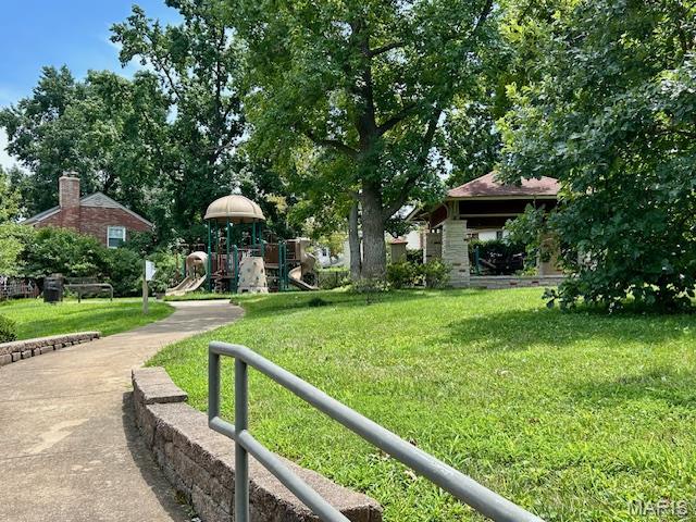 150 W Glenwood Lane