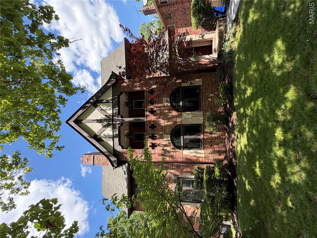7261 Delmar Blvd Condo - Residential Lease