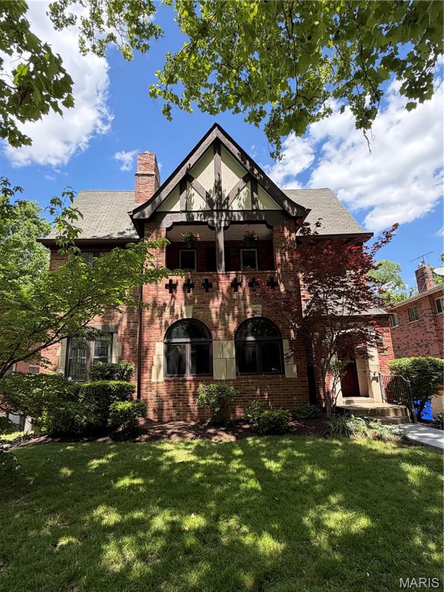 Spacious 3 bed, 1 bath, FIRST floor unit is ready to lease!  Great location close to Delmar loop & minutes to downtown Clayton! Tudor style duplex with lots of Charm! Large open family room, dining room, Spacious updated kitchen, 1 car garage spot, tons of storage area in basement! Great location! Pet negotiable.