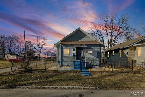 Photo of 1415 N 13th Street, East St Louis, IL 62205 (MLS # 25081483)