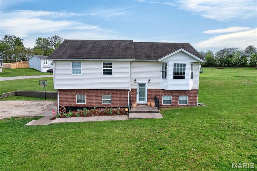 Take a look at this amazing  4 Bedroom Split Level Home with 3 full baths! Vaulted ceilings making this home open and bright.  Downstairs you'll find the family room and the 4th non conforming bedroom along with a full bath and utility room combo. Home is on a corner lot in a small cul - de -sac neighborhood on the outskirts of town.  Lots of space to spread out between the 2 levels.