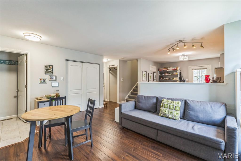 1294 Oakholt Court