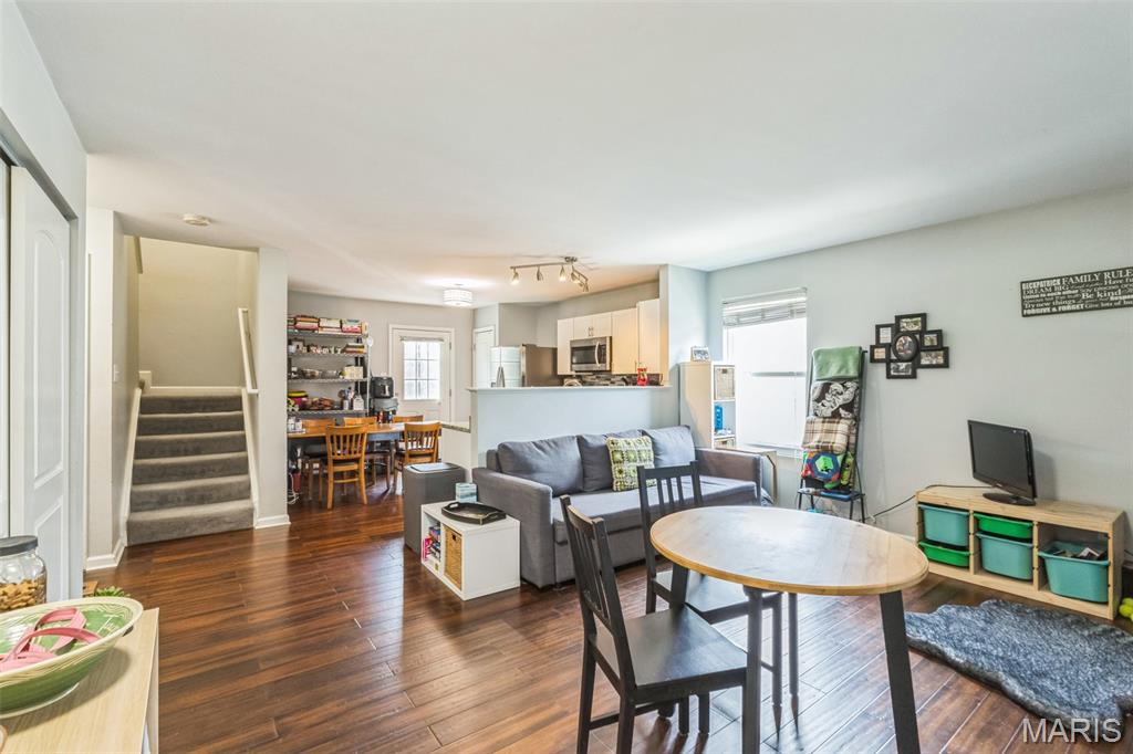 1294 Oakholt Court