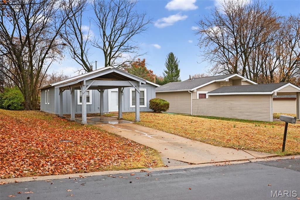 Photo of 2405 Buttonwood Court, Florissant, MO 63031 (MLS # 25079258)