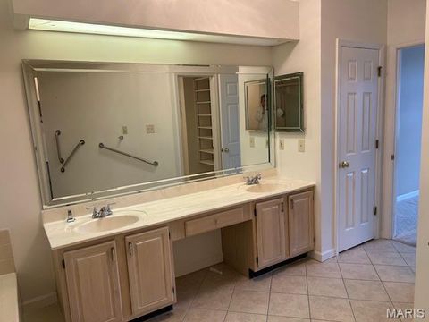 Tiny photo for 567 Sarah Lane #301, Creve Coeur, MO 63141 (MLS # 25077594)