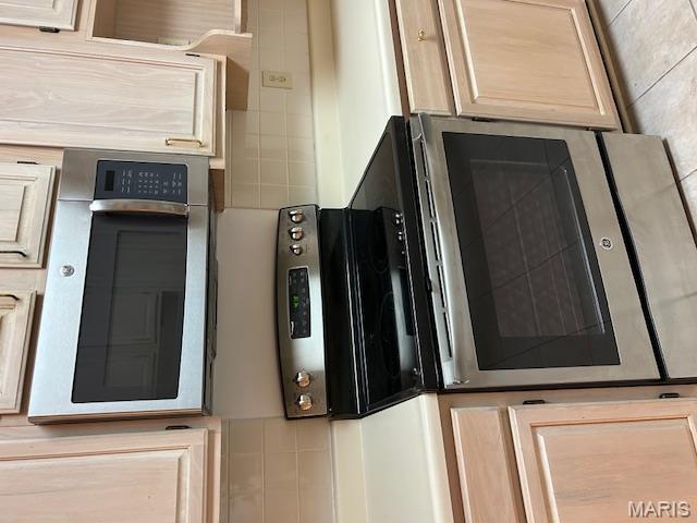 Villas At Golfview Condo The - Residential