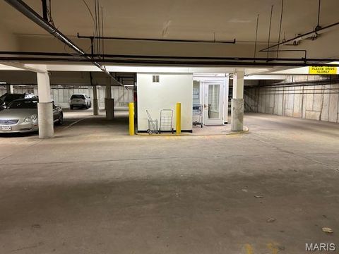 Tiny photo for 567 Sarah Lane #301, Creve Coeur, MO 63141 (MLS # 25077594)