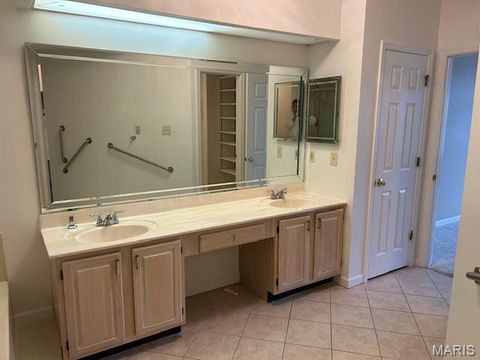 Tiny photo for 567 Sarah Lane #301, Creve Coeur, MO 63141 (MLS # 25077594)