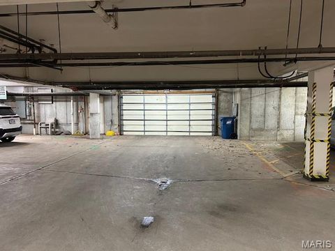 Tiny photo for 567 Sarah Lane #301, Creve Coeur, MO 63141 (MLS # 25077594)