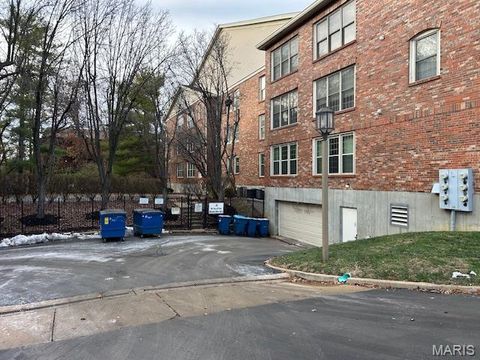 Tiny photo for 567 Sarah Lane #301, Creve Coeur, MO 63141 (MLS # 25077594)