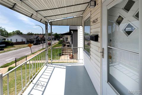 Tiny photo for 4425 Bingham Avenue, St Louis, MO 63116 (MLS # 26026126)