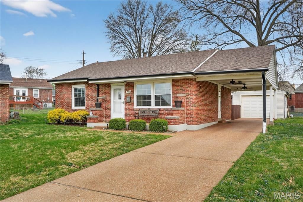 Photo of 7313 Yates Street, St Louis, MO 63116 (MLS # 25080695)