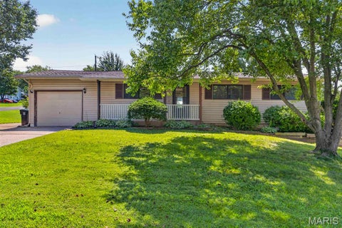 Photo of 4146 Garvey Drive, Mehlville, MO 63129 (MLS # 26044705)