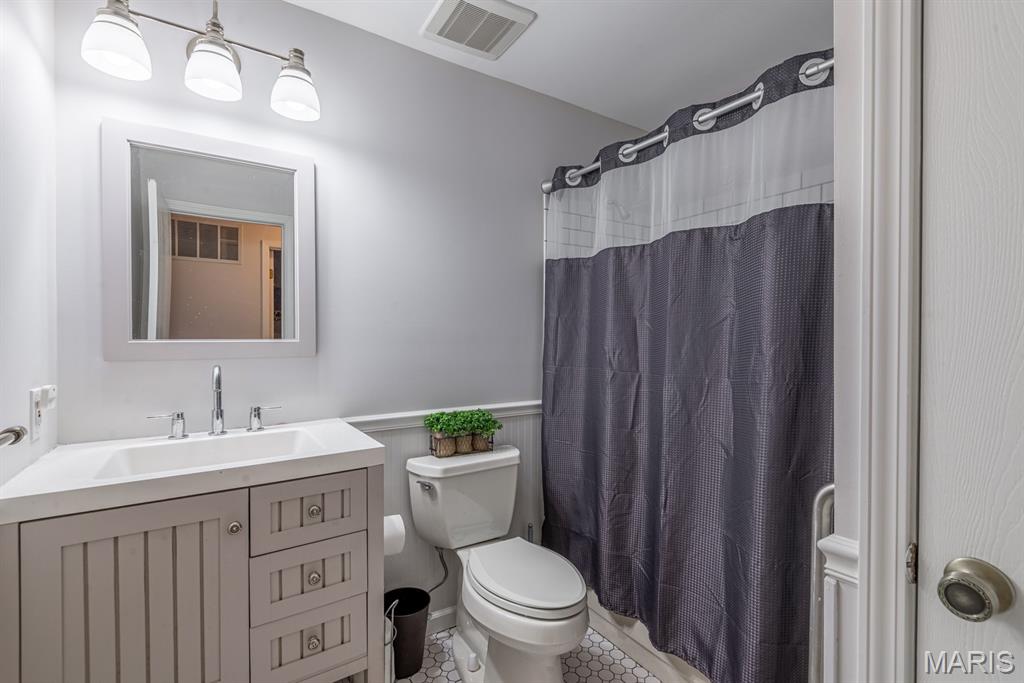 New England Village 5 - Residential