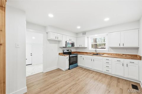 Tiny photo for 1020 W Cherry Street, Troy, MO 63379 (MLS # 26027737)
