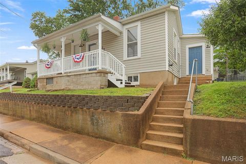 Photo of 322 State Street, Washington, MO 63090 (MLS # 26030910)